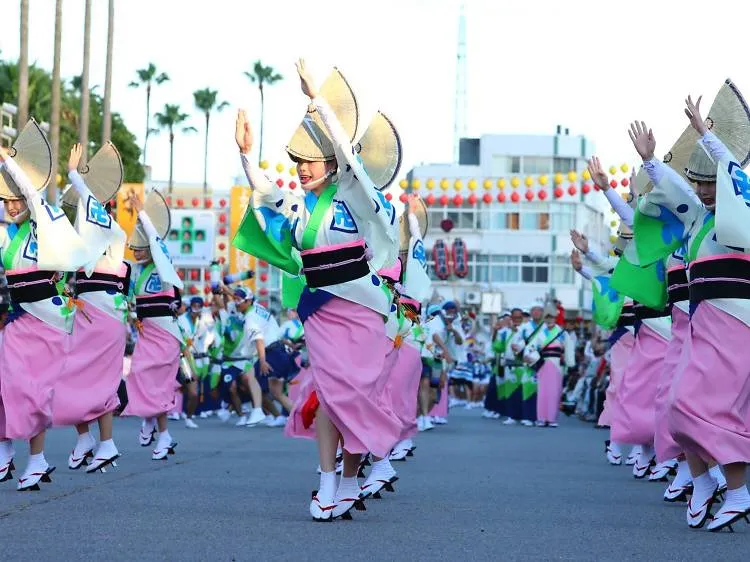 keunikan tradisi karneval di jepang