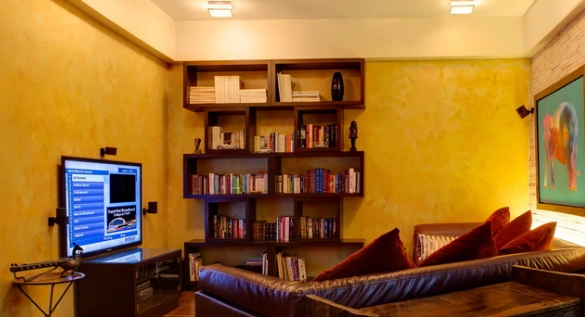 Ruang tv sekaligus tempat untuk membaca