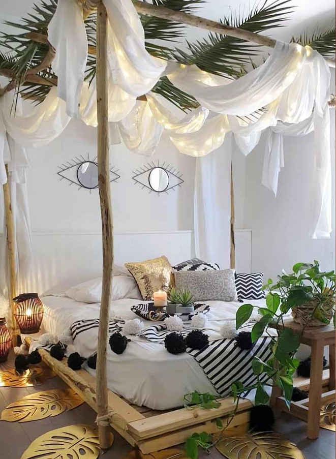desain kamar tidur dengan dekorasi lampu kanopi