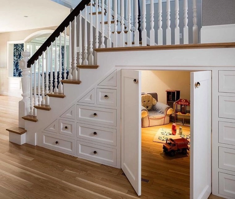 optimalisasi ruang bawah tangga, benar-benar memikirkan kebutuhan utama rumah Anda